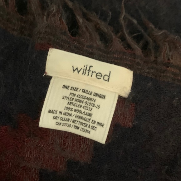 Aritzia Reversible Blanket Scarf - Picture 4 of 4